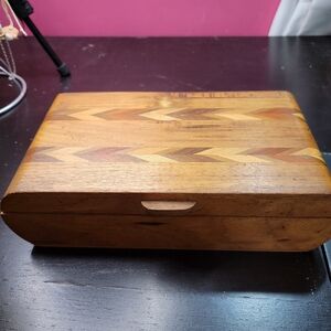 Vintage Wooden inlayed jewelry box 10-3/4" x6"x3"